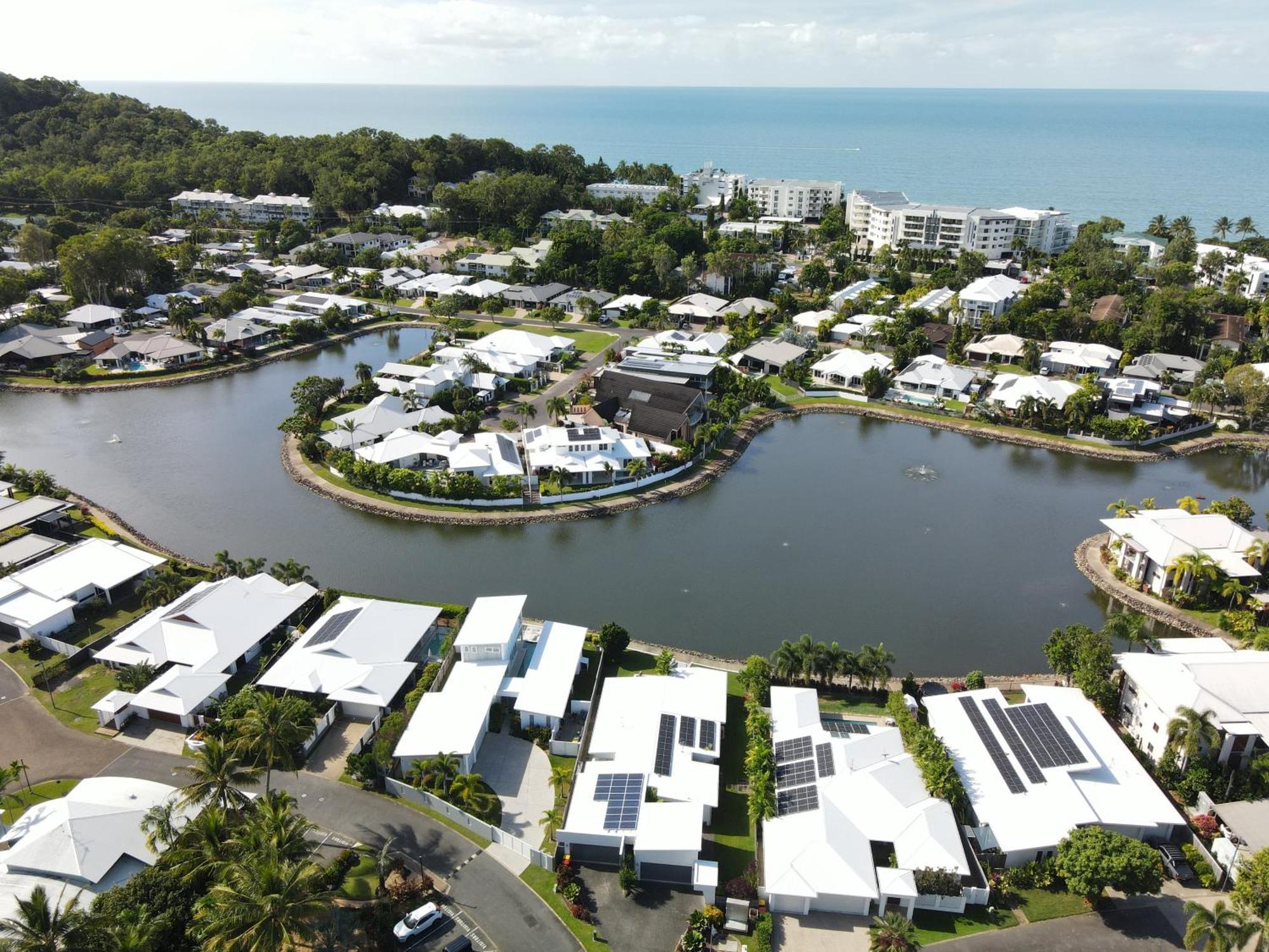 Blue Lagoon Villas Trinity Beach Exterior photo